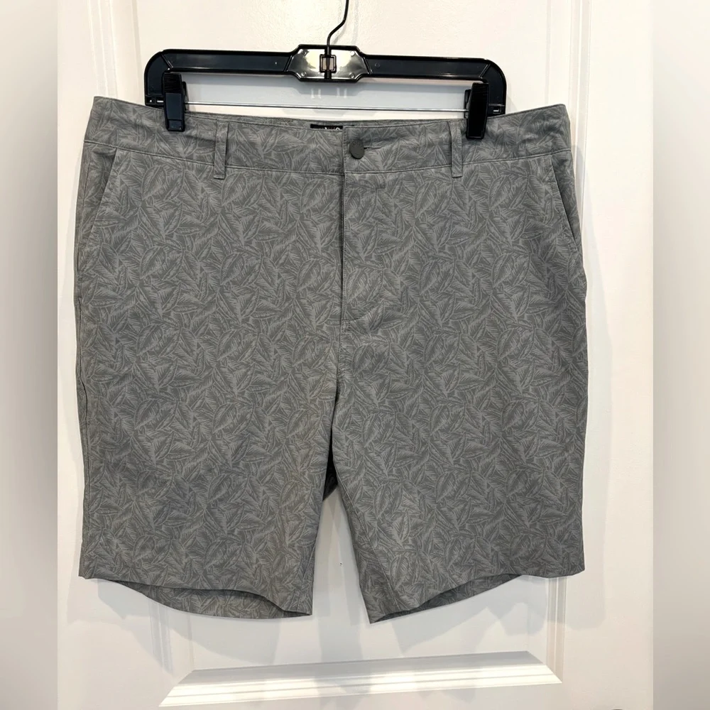 Faherty All Day Short 9” gray print. New without tags. 35